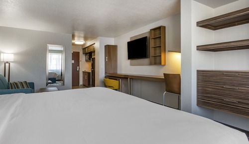 Suite, 1 King Bed, Non Smoking