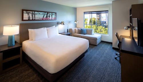 Room, 1 King Bed (Space Needle View)