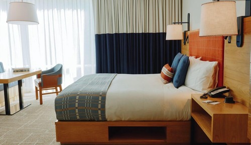 Luxury Room, 1 King Bed, Corner