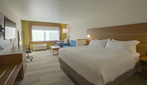 Suite, 1 King Bed, Accessible (Communication, Accessible Tub)