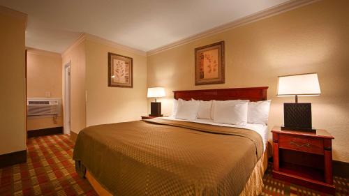 King Room with Balcony - Non-Smoking