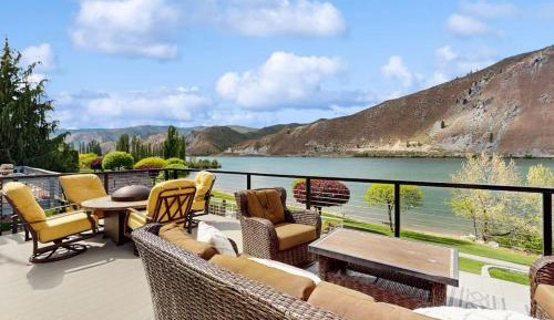 Five Bedroom Holiday Home