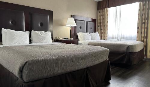 Queen Room with Two Queen Beds - Accessible/Non-Smoking 
