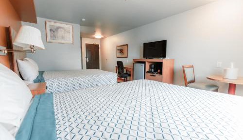 Queen Room with Two Queen Beds (Non-Smoking)