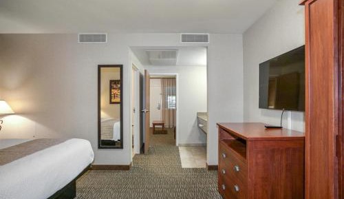 Deluxe King Suite