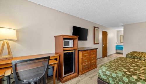 Queen Room with Two Queen Beds - Non-Smoking