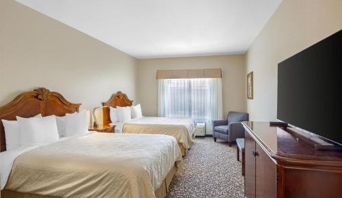 Queen Suite - Hearing Accessible