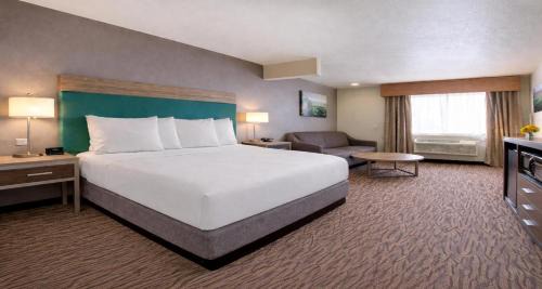 King Room with Sofa Bed - Non-Smoking