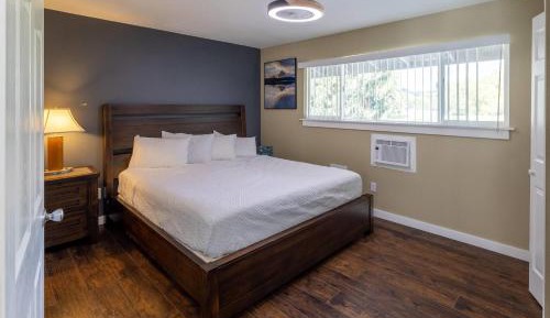 Two-Bedroom Executive King Suite with River View - Non-Smoking
