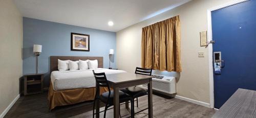 Deluxe King Room - Non-Smoking