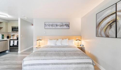 Two-Bedroom Suite with One King Bed, Two Twin Beds and River View - Non-Smoking