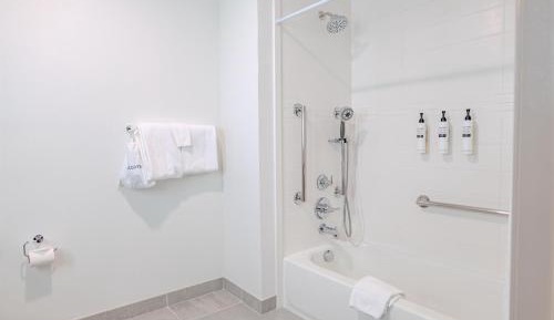 King Room with Bath Tub - Mobility and Hearing Accessible
