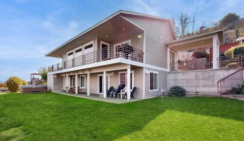 Three-Bedroom Vacation Home 