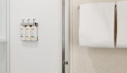 Queen Room with Bath Tub - Hearing Accessible/Non-Smoking
