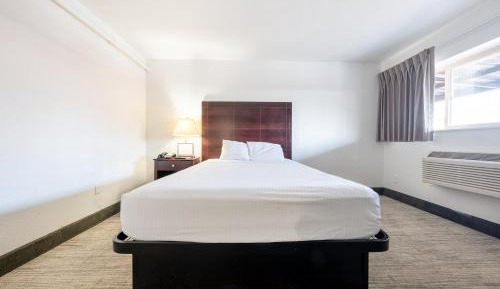 Queen Bed Studio Non-Smoking