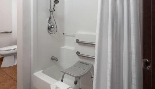 Queen Room - Disability Access/Non-Smoking