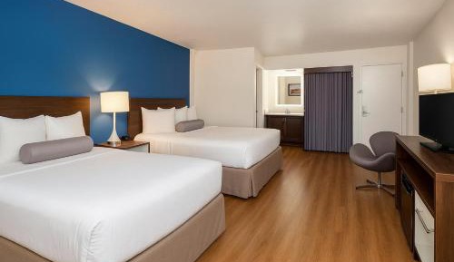 Deluxe Queen Room with Two Queen Beds