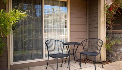 Deluxe Queen Room with Two Queen Beds and Patio - Pet Friendly