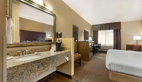 Mini King Suite with Sofa Bed - Non-Smoking