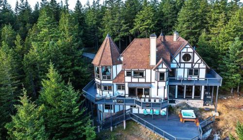 Seven-Bedroom House