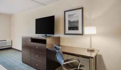 Queen Room with Two Queen Beds and Roll-In Shower - Disability Access/Non-Smoking