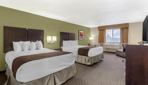 Queen Room with Two Queen Beds and Spa Bath - Non-Smoking