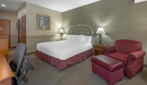 King Suite with Hot Tub - Non-Smoking
