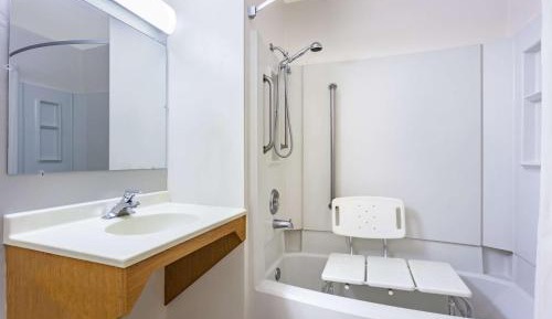 Queen Room - Mobility Access/Non-Smoking
