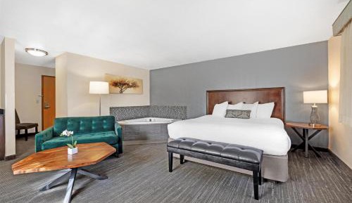 King Suite with Spa Bath and Fireplace - Non-Smoking