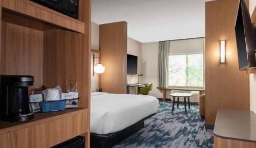 King Suite with Sofa Bed and Adapted Tub - Mobility Accessible