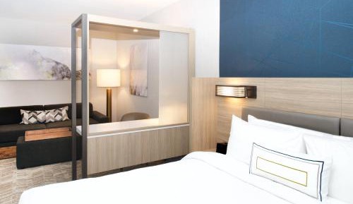 Queen Suite with Trundle Sofa - Hearing Accessible