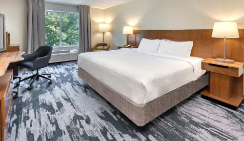 King Room with Roll-In Shower and Transfer Shower - Mobility Access/Hearing Accessible
