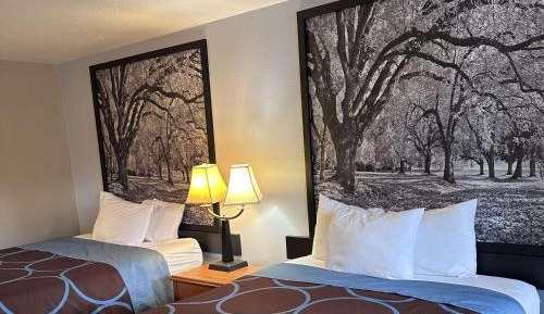 Queen Room with Two Queen Beds - Non-Smoking