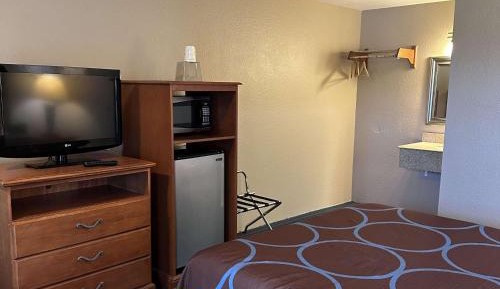 1 Queen Bed, Mobility Accessible Room, Bathtub w/ Grab Bars, Non-Smoking
