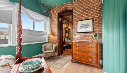 Suite with Mountain View