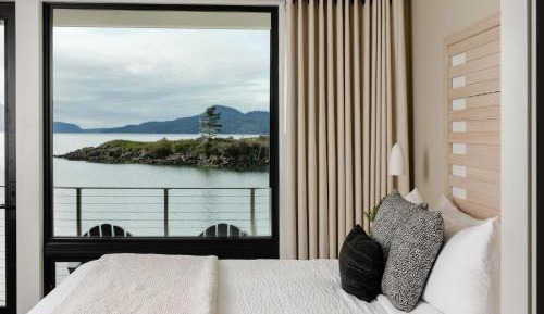 Water's Edge Studio Suite