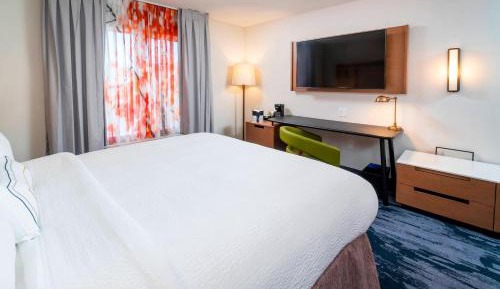 King Room with Roll-In Shower - Mobility Access/Hearing Accessible