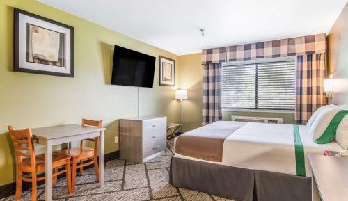King Suite with Kitchenette - Non-Smoking