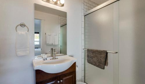 Single Room with Private Bathroom