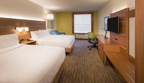 Queen Suite with Two Queen Beds