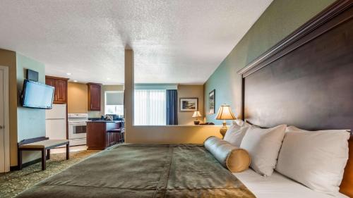 King Suite with Kitchen