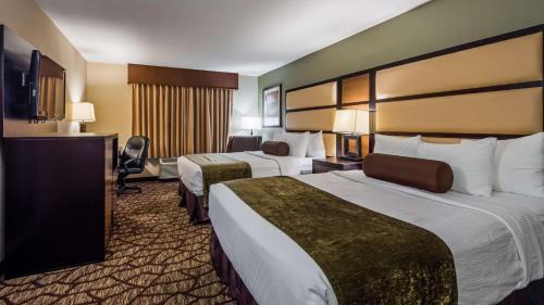 Queen Room with Two Queen Beds - Disability Access/Bath Tub