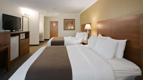 Queen Room with Sofa Bed - Non-Smoking