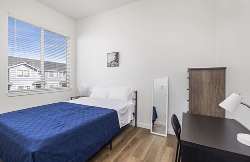 South Tacoma Apartment | Vibrant 5 Apartment Units near McChord AFB
