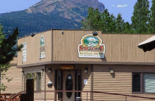 Island Park Hotel | Sawtelle Mountain Resort