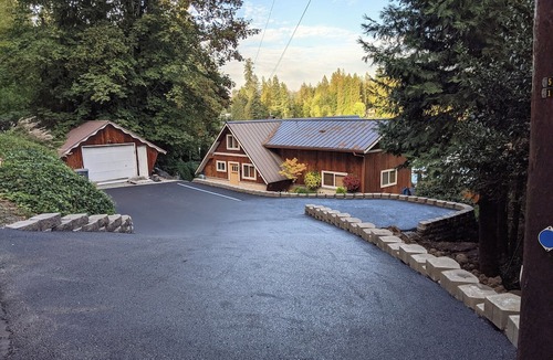 Eatonville House | Experience upscale cabin living at Wolf Lodge our rustic, lakeside retreat!