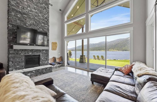 Tamarack Resort House | New Lakefront modern Chalet with panoramic views
