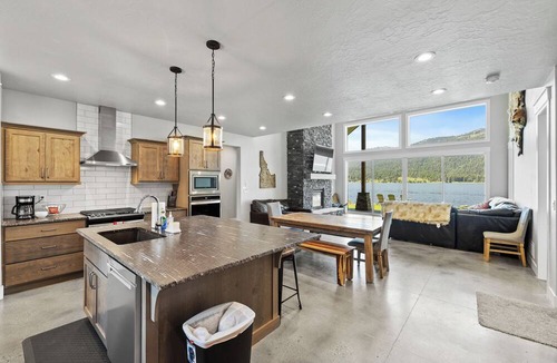 Tamarack Resort House | New Lakefront modern Chalet with panoramic views