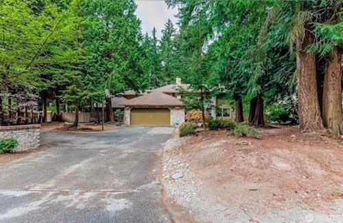 Lake Hills House | 10 min walk to Downtown - Large 7 bedroom house