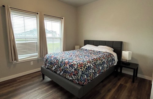 Kimberly House | Clean new 3 bedroom home fully fenced yard